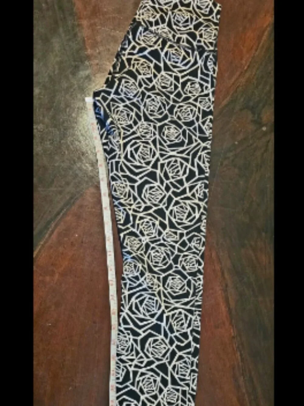 Lululemon Women's High-Rise Crop Leggings Black/White Rose Print Size 4